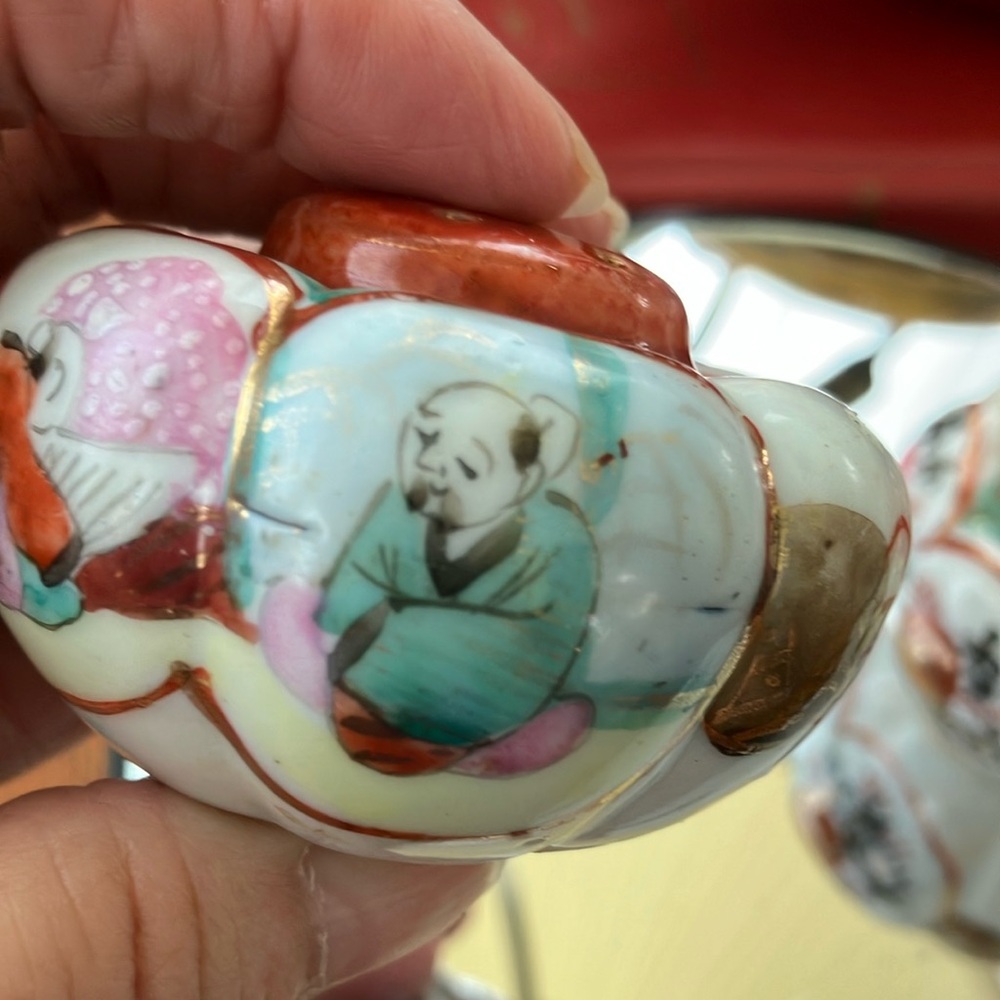 Vintage Geisha’s in Garden Ceramic Salt and Pepper Shakers HAND PAINTED 1930’s - Picture 14 of 16
